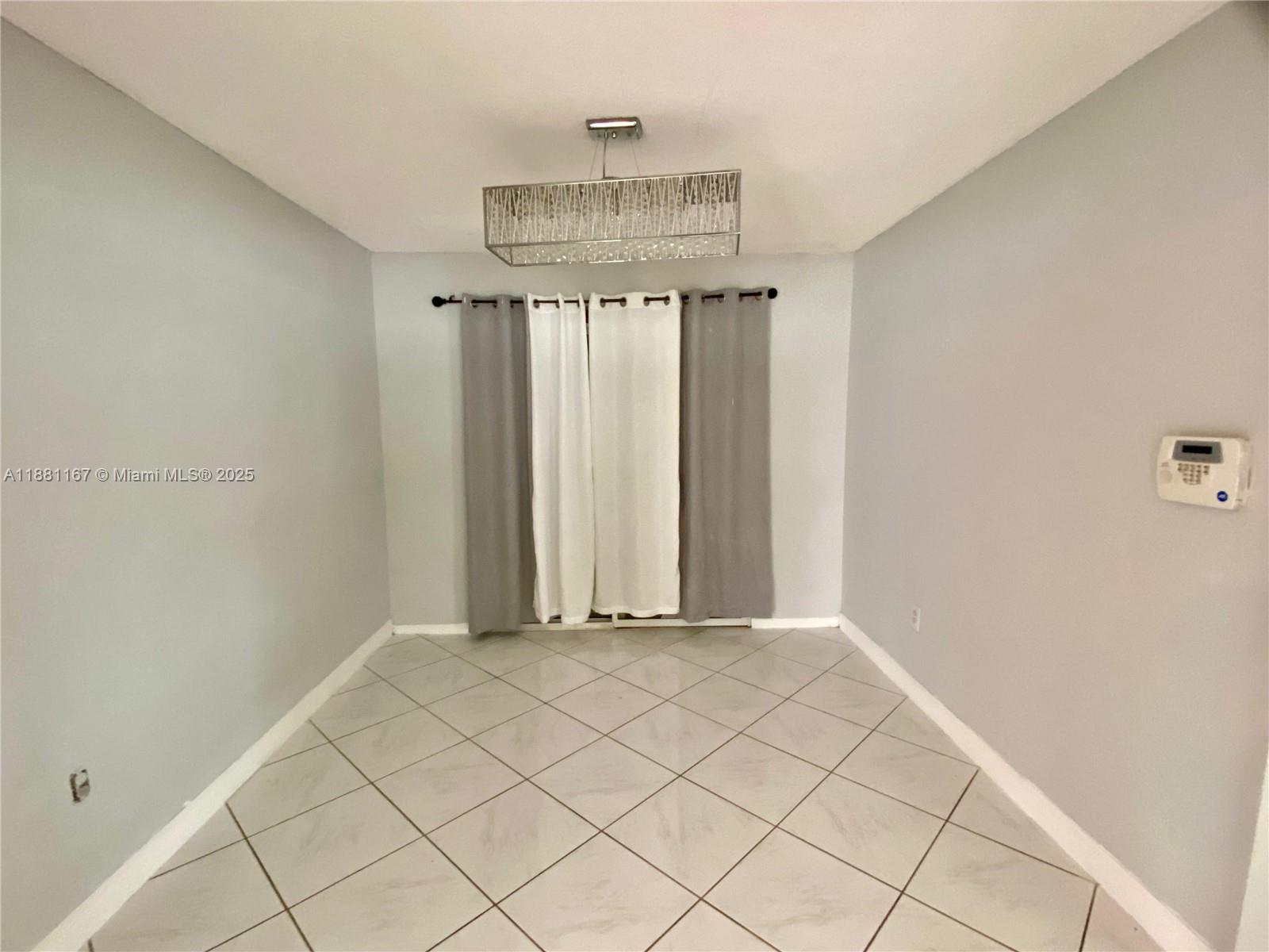 HOLLYWOOD HILLS - Residential Lease