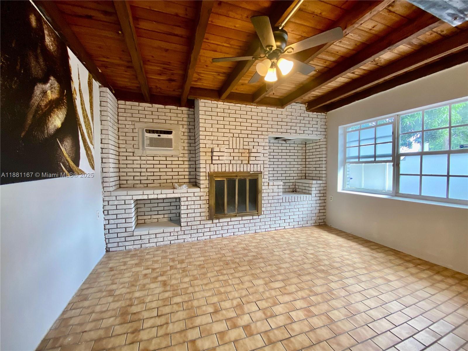 HOLLYWOOD HILLS - Residential Lease