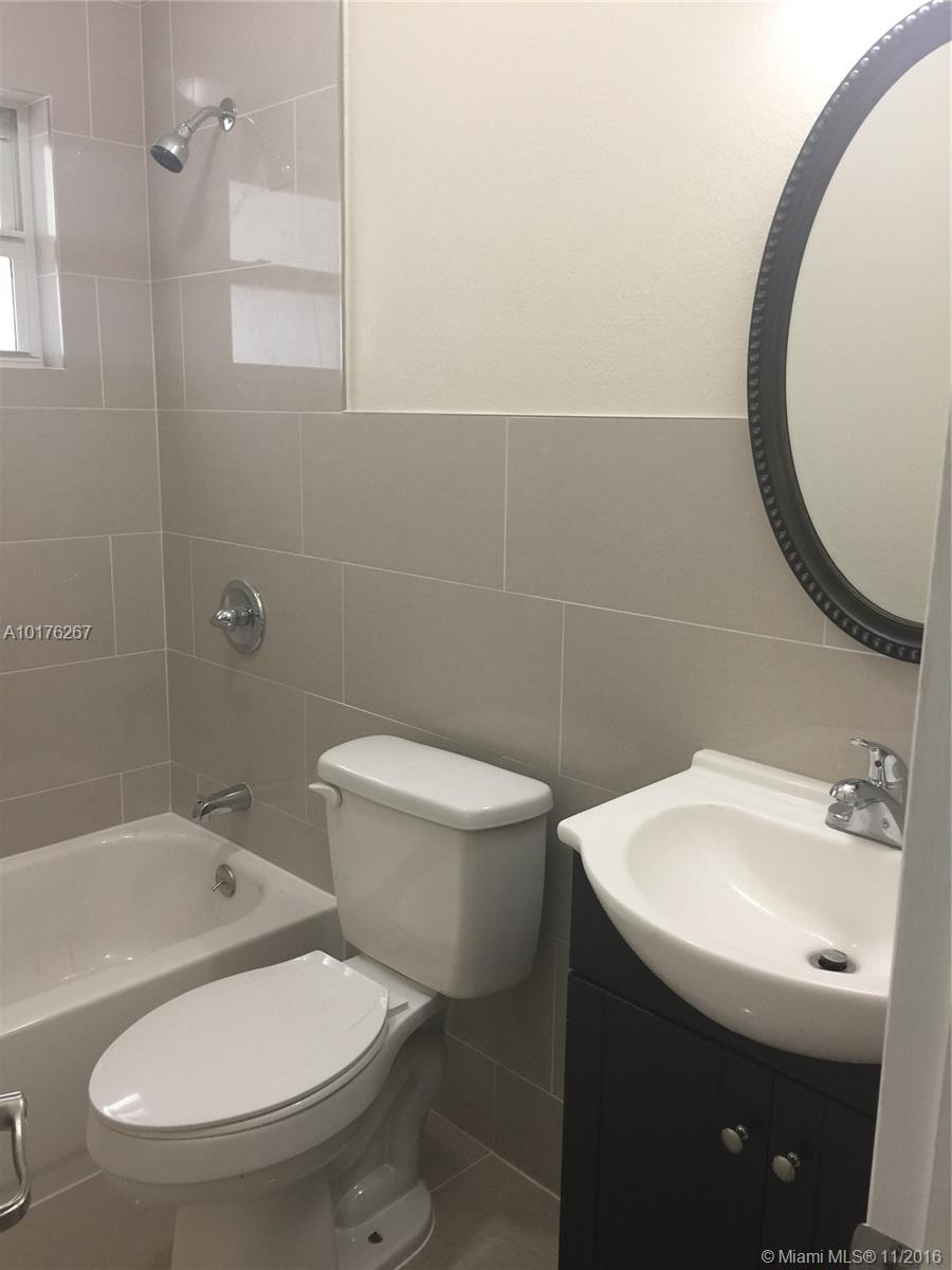 Carol City Lake Steven Es - Residential