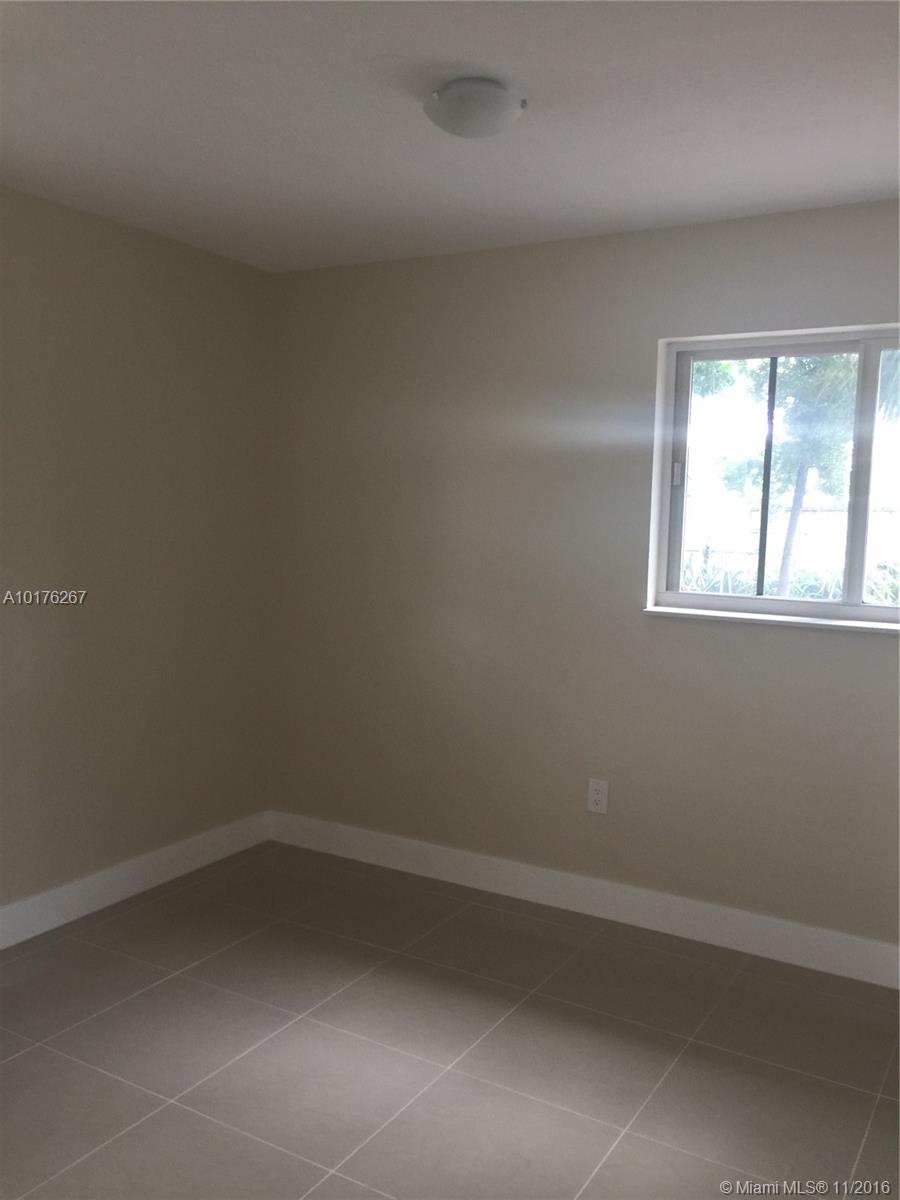 Carol City Lake Steven Es - Residential