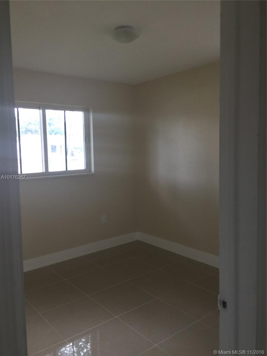 Carol City Lake Steven Es - Residential