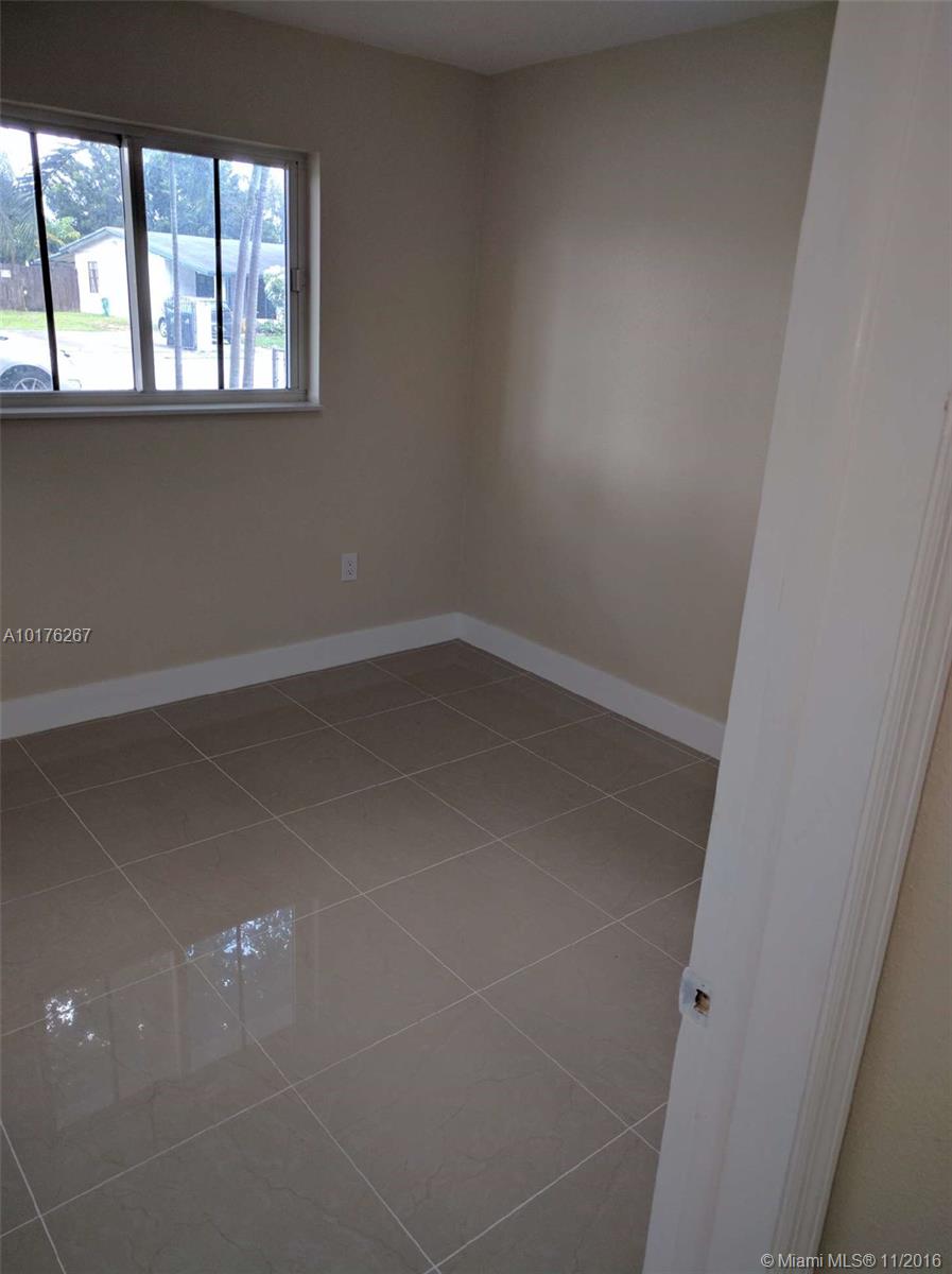 Carol City Lake Steven Es - Residential