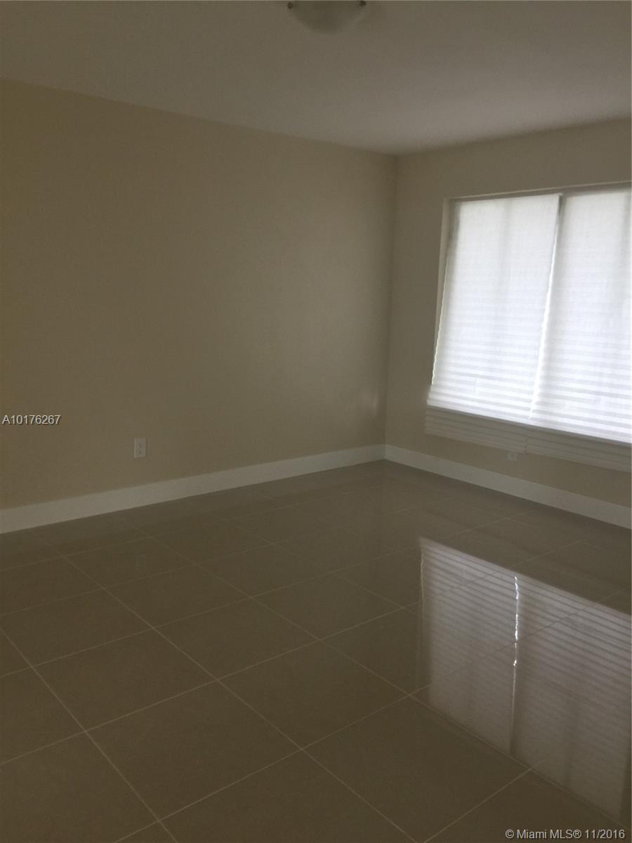 Carol City Lake Steven Es - Residential