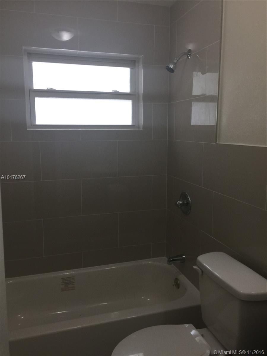 Carol City Lake Steven Es - Residential