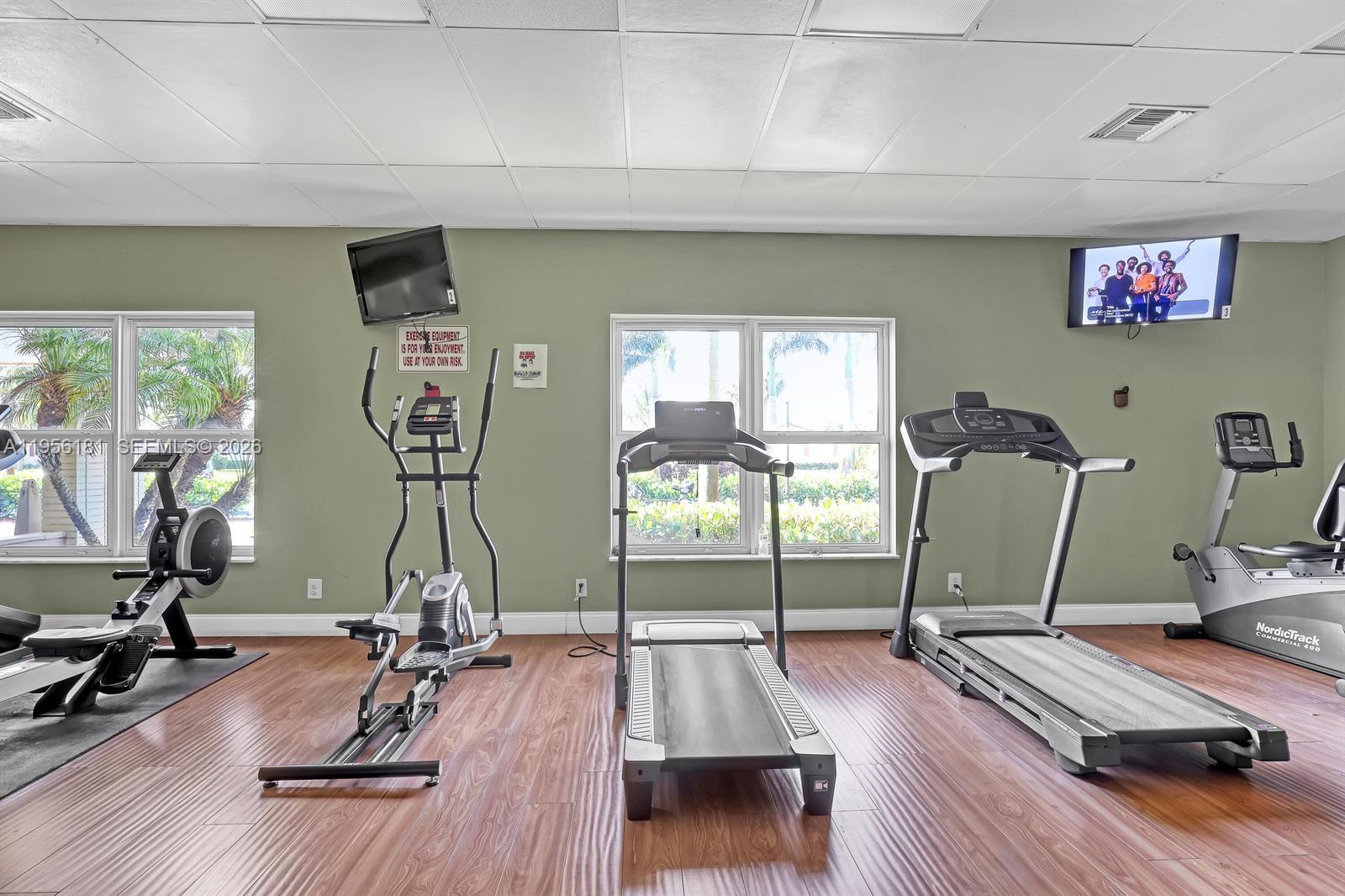 CRESTHAVEN VILLAS 16 COND - Residential