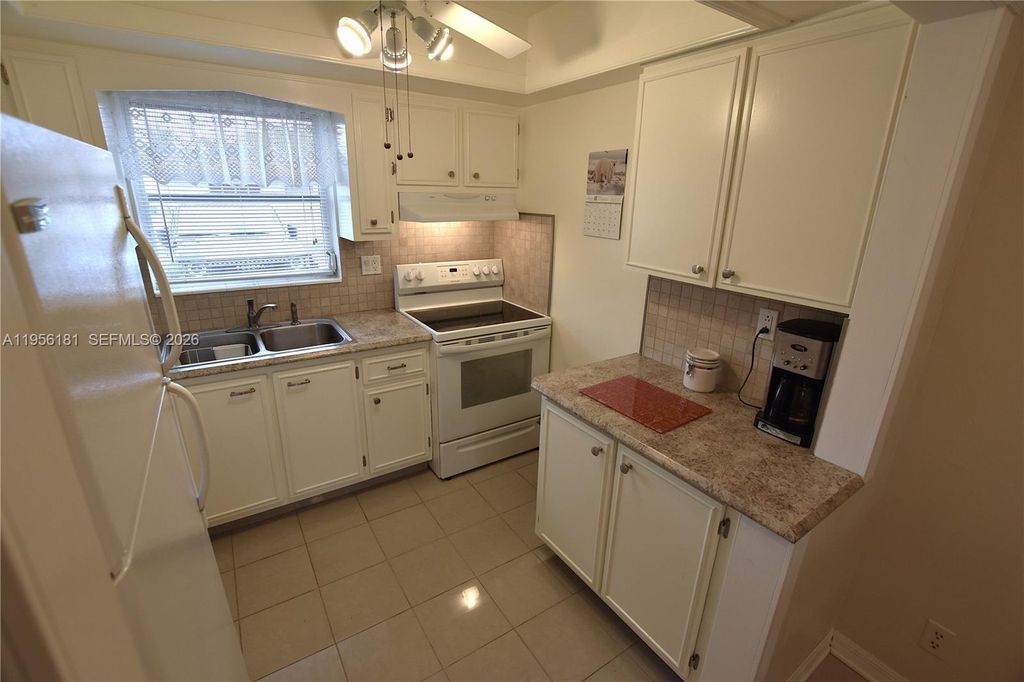 Photo of 2832 W Crosley Dr #C, West Palm Beach, FL 33415 (MLS # A11956181)