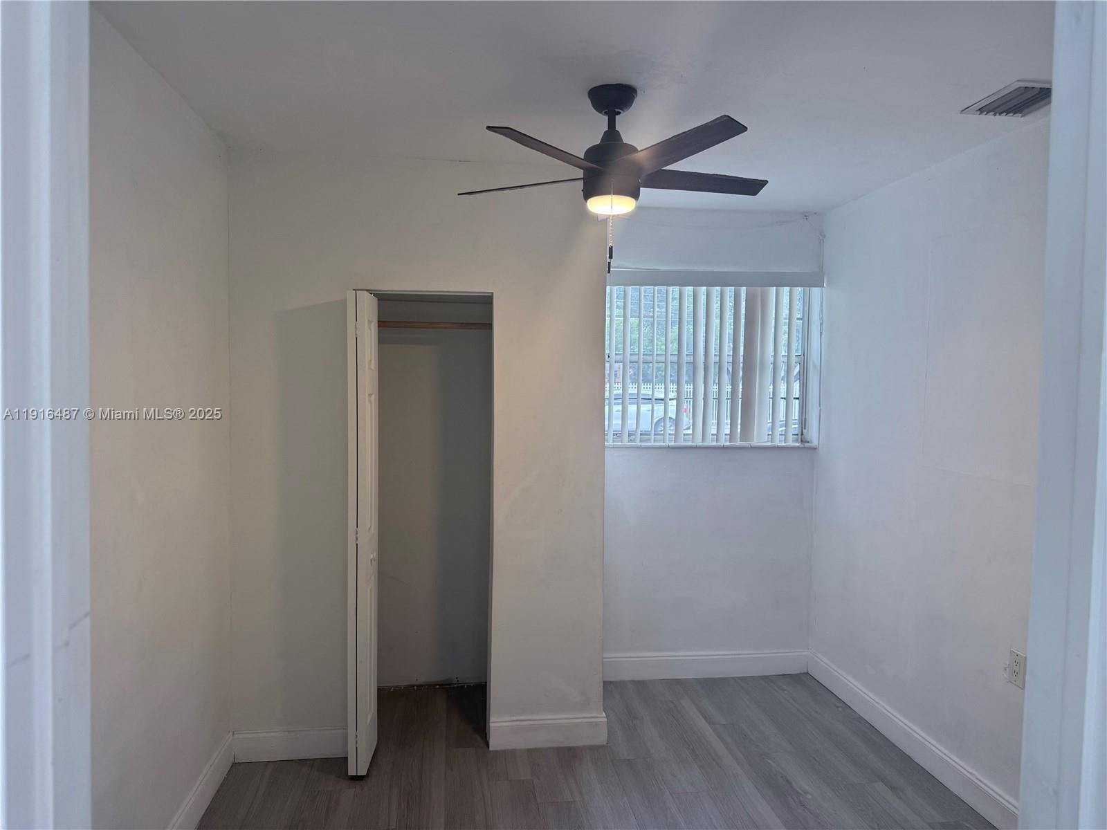 PALM LAKE - Residential Lease