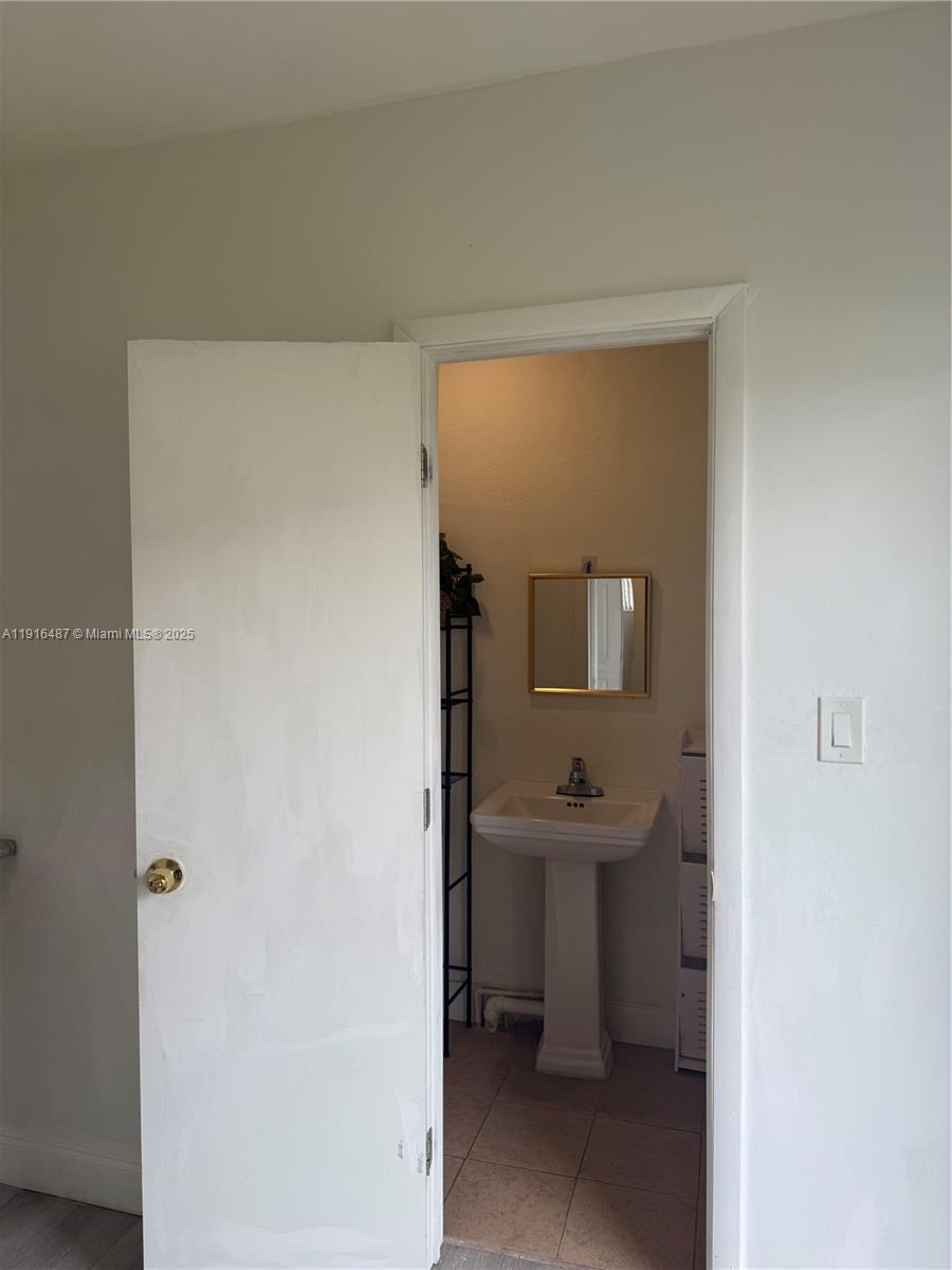 PALM LAKE - Residential Lease