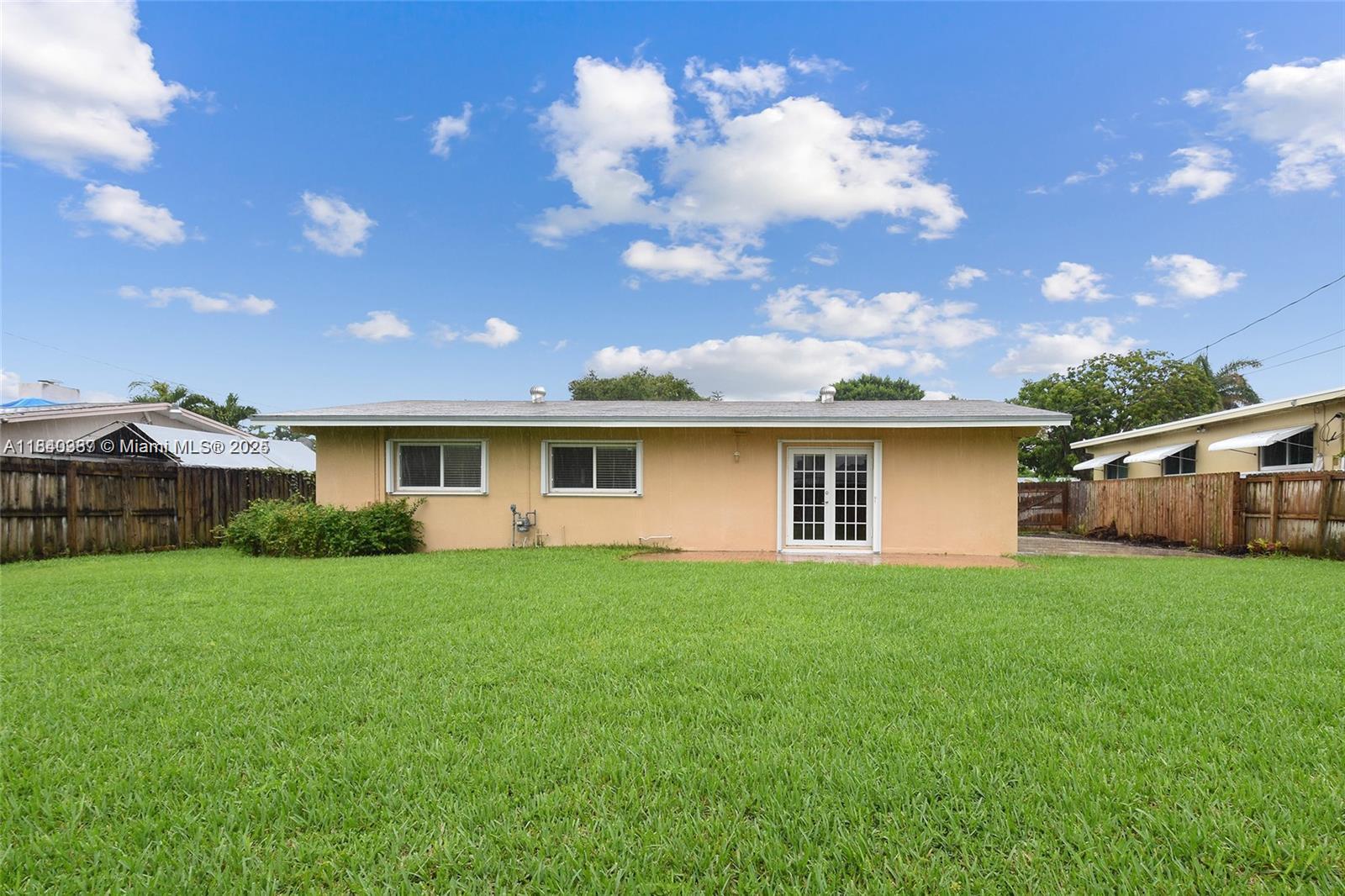 For Rent in Cutler Bay!
Spacious home in a top neighborhood, just minutes from Publix, great schools, and Black Point Marina.
Features include a washer/dryer, garage with plenty of storage, and a large backyard perfect for relaxing or entertaining. Boat? There's room to park it!
Enjoy comfort, convenience, and space all in a quiet, family-friendly community.
Tenant responsible for all utilities (electricity, water, internet, lawn maintenance, etc.) First month, last month, and security deposit required No smoking Pets considered with additional deposit