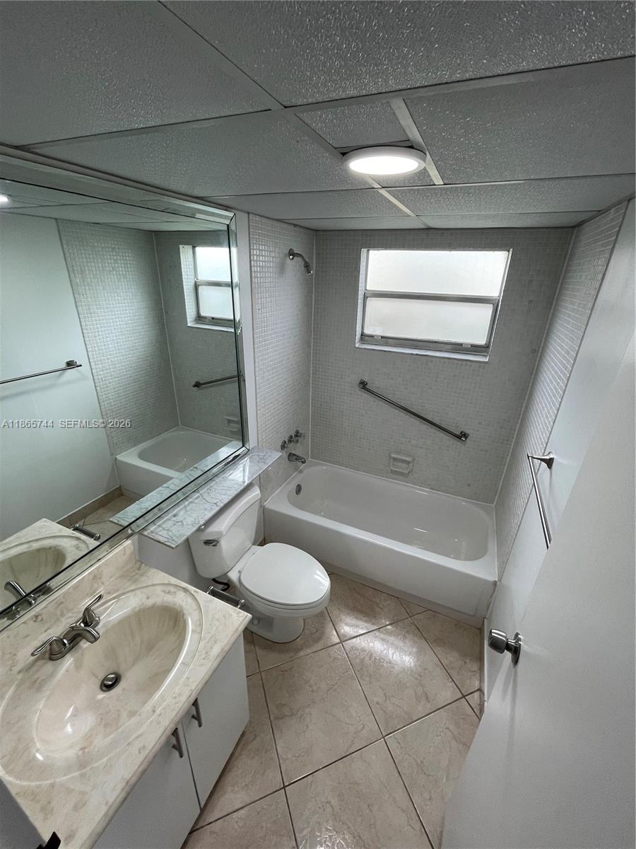 KINGS POINT BRITTANY COND - Residential