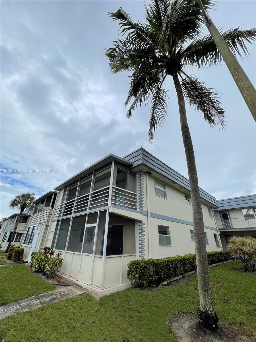 KINGS POINT BRITTANY COND - Residential