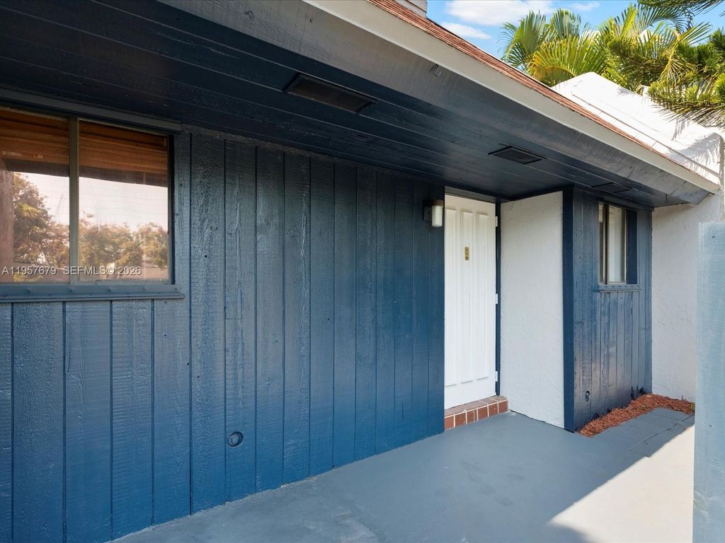 Photo of 5020 SW 40th Ave #5020, Fort Lauderdale, FL 33314 (MLS # A11957679)