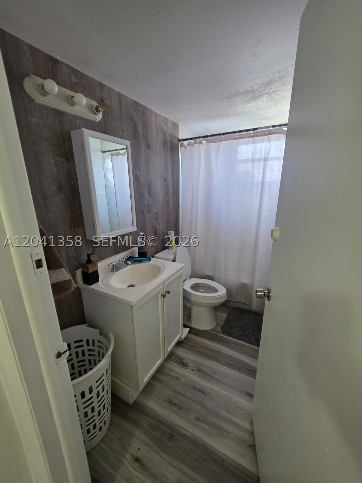 990 Biarritz Dr 303
