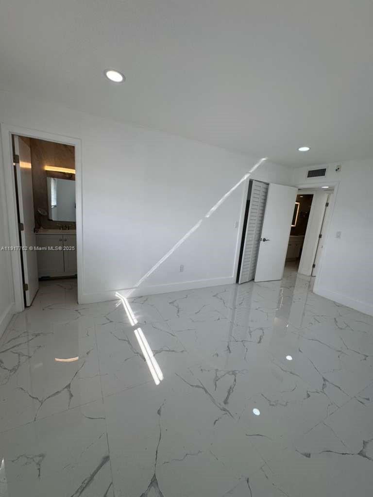 OLA CONDO - Residential