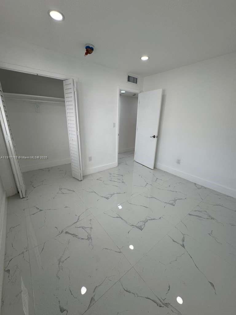 OLA CONDO - Residential