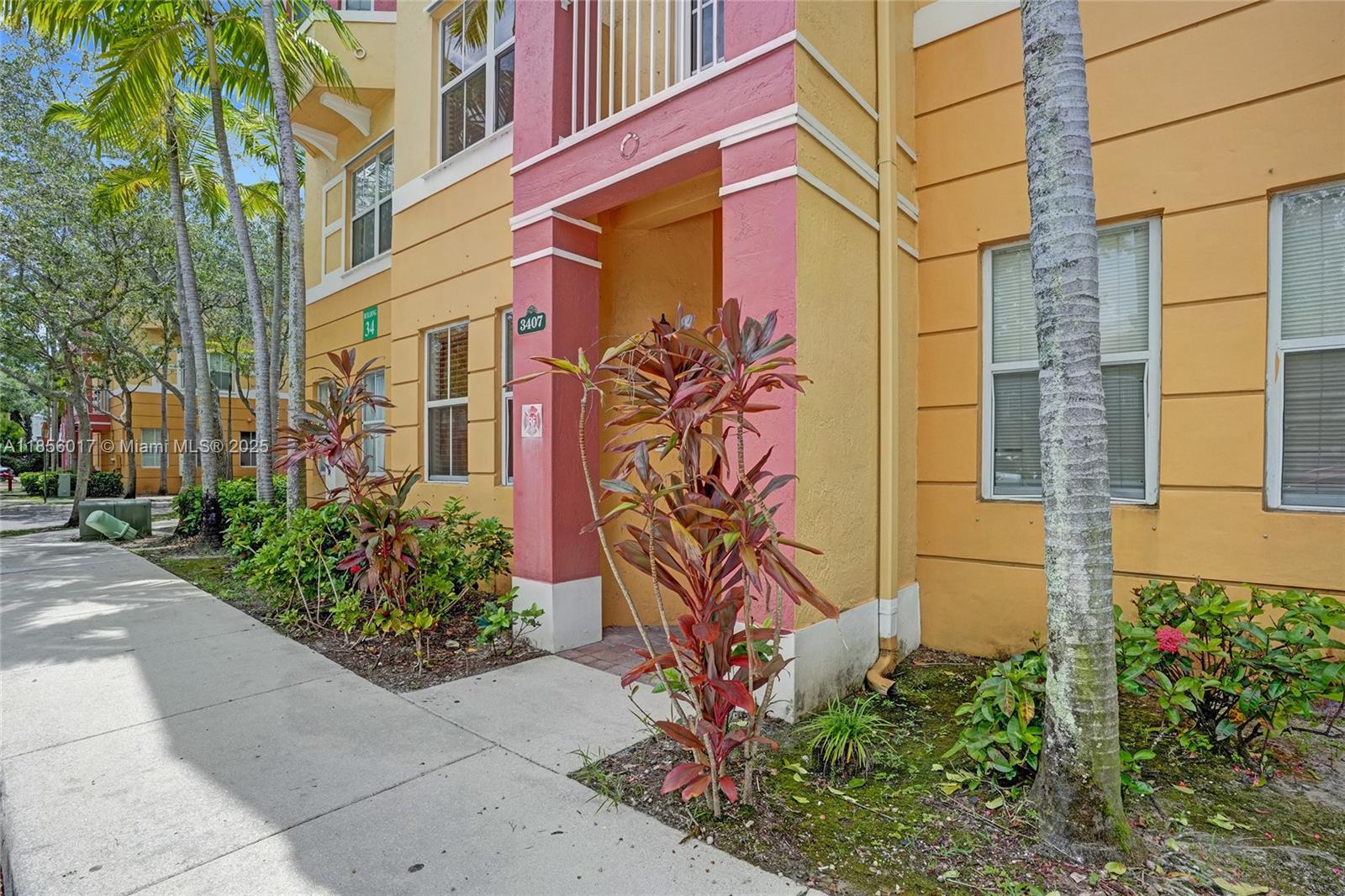 SHOMA TOWNHOMES AT ROYAL - Residential