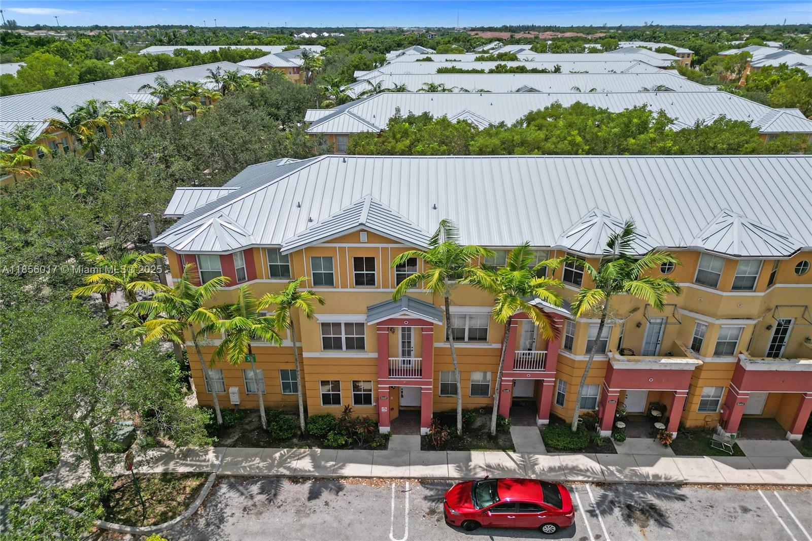 SHOMA TOWNHOMES AT ROYAL - Residential