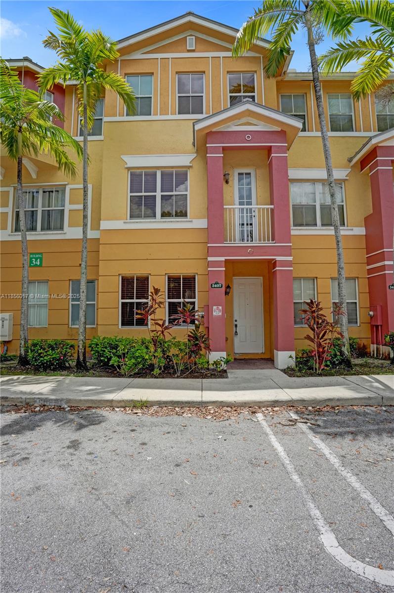 SHOMA TOWNHOMES AT ROYAL - Residential