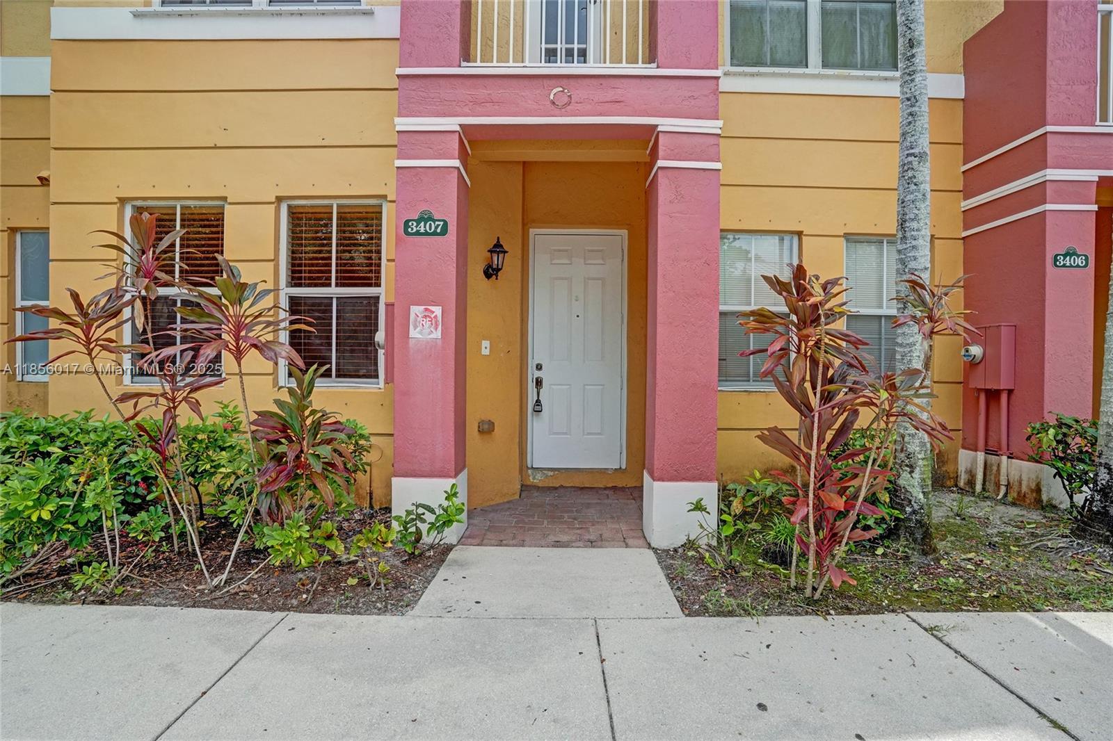 SHOMA TOWNHOMES AT ROYAL - Residential