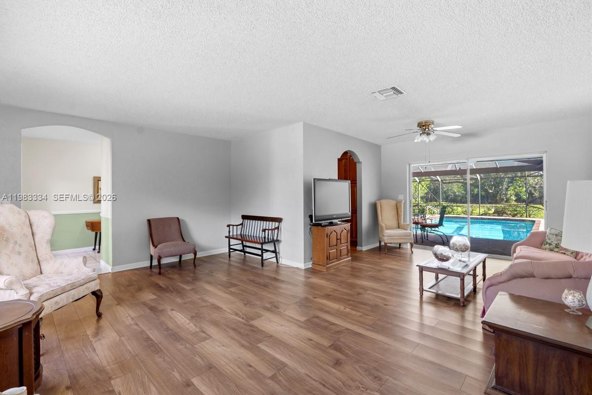 DAVIE FARMETTES - Residential