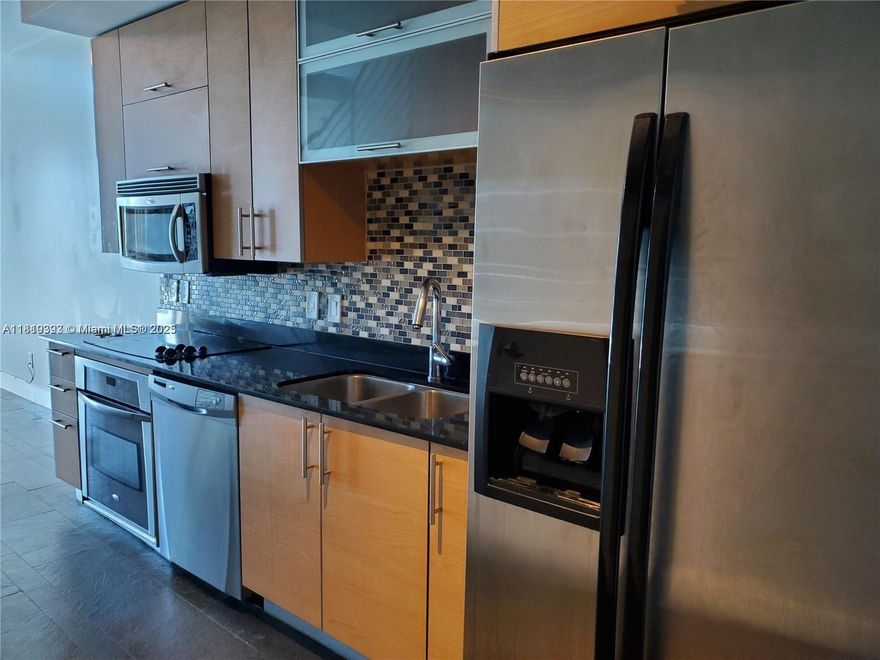 Stunning one bedroom/,TILE FLOORS, one bath apartment in the prestigious Brickell Area, close from all restaurants, shops and supermarkets! Fabulous pool and fitness center, Smart Building "High-speed Internet Access", Panoramic City View, floor to ceiling windows, Glass Balcony, spacious walk-in closet, elegant smooth high located at the heart of Miami's newest neighborhood.