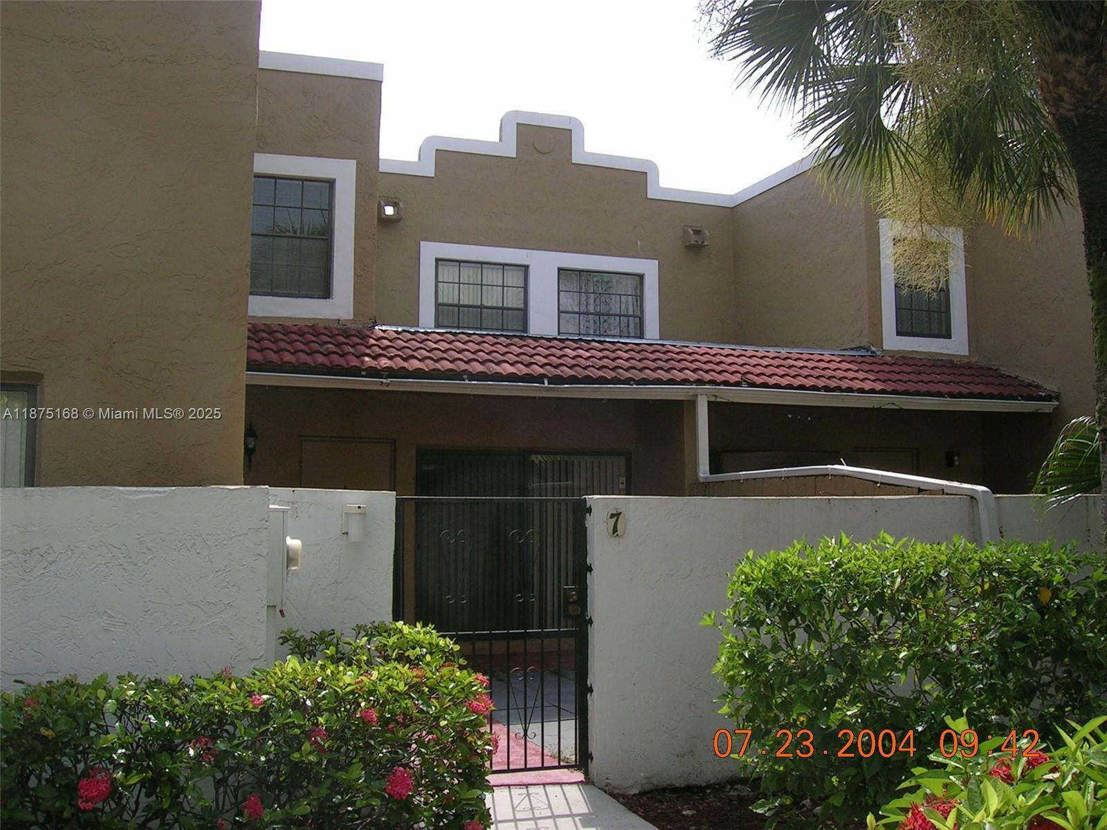 BEAUTIFUL 2 BEDROOMS AND 1.5 BATHROOMS, 2 STORY TOWNHOUSE WITH CERAMIC FLOORS THROUGHOUT THE FIRST FLOOR & 2ND FLOOR BEDROOMS, WOOD ON STAIRCASE, LARGE SIZE WASHER & DRYER. PATIO AREA WITH CONCRETE DECK, FENCED BACK AND FRONT PATIOS. COMMUNITY WITH LAKE, GYM, CLUBHOUSE & POOL, HAMMOCKS COUNTRY CLUB INCLUDED, CLOSE TO SHOPPING CENTER WALKING DISTANCE TO BUS. PETS UNDER 20 LBS ONLY AND NO CATS ALLOW, EASY TO SHOW