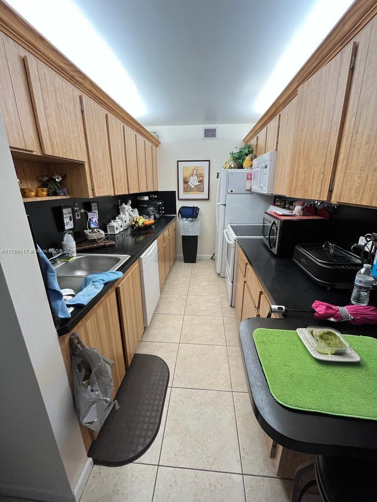 PALMS VILLAS AND CONDOS S - Residential