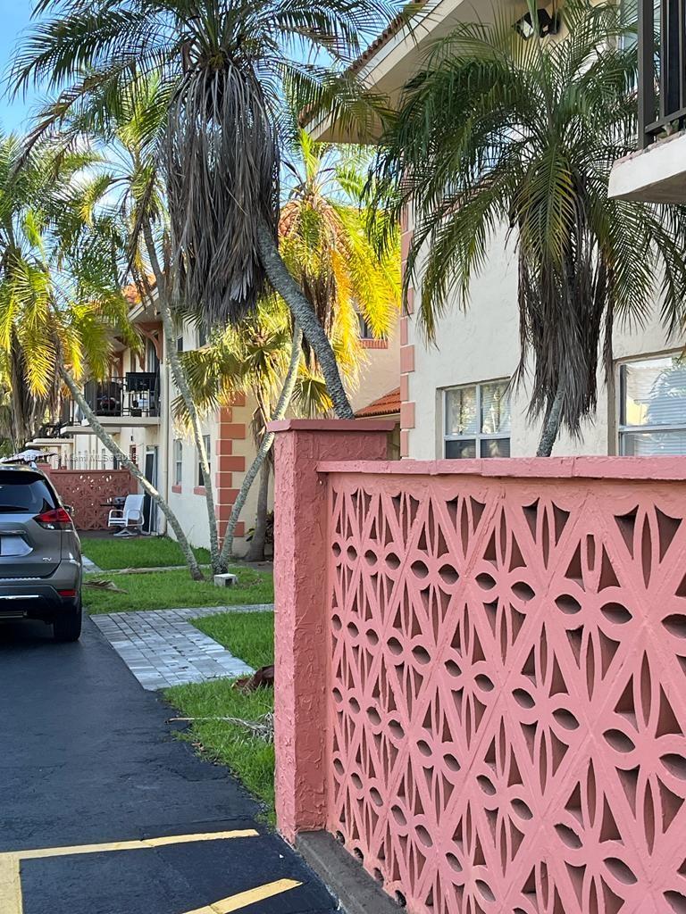 PALMS VILLAS AND CONDOS S - Residential