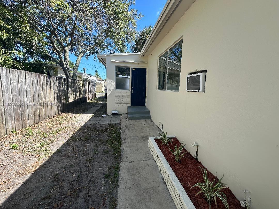 REDUCED!!!!Great updated unit in a Duplex Property. This is a 1 bedroom, 1 bathroom unit with family area at the entrance. Freshly painted, new flooring, new kitchen, and parking space. The new impact windows are in process to be installed. Located close to historic Hollywood Downton, Beach and entertaining, shopping and restaurants. Fast approval and easy to show it.