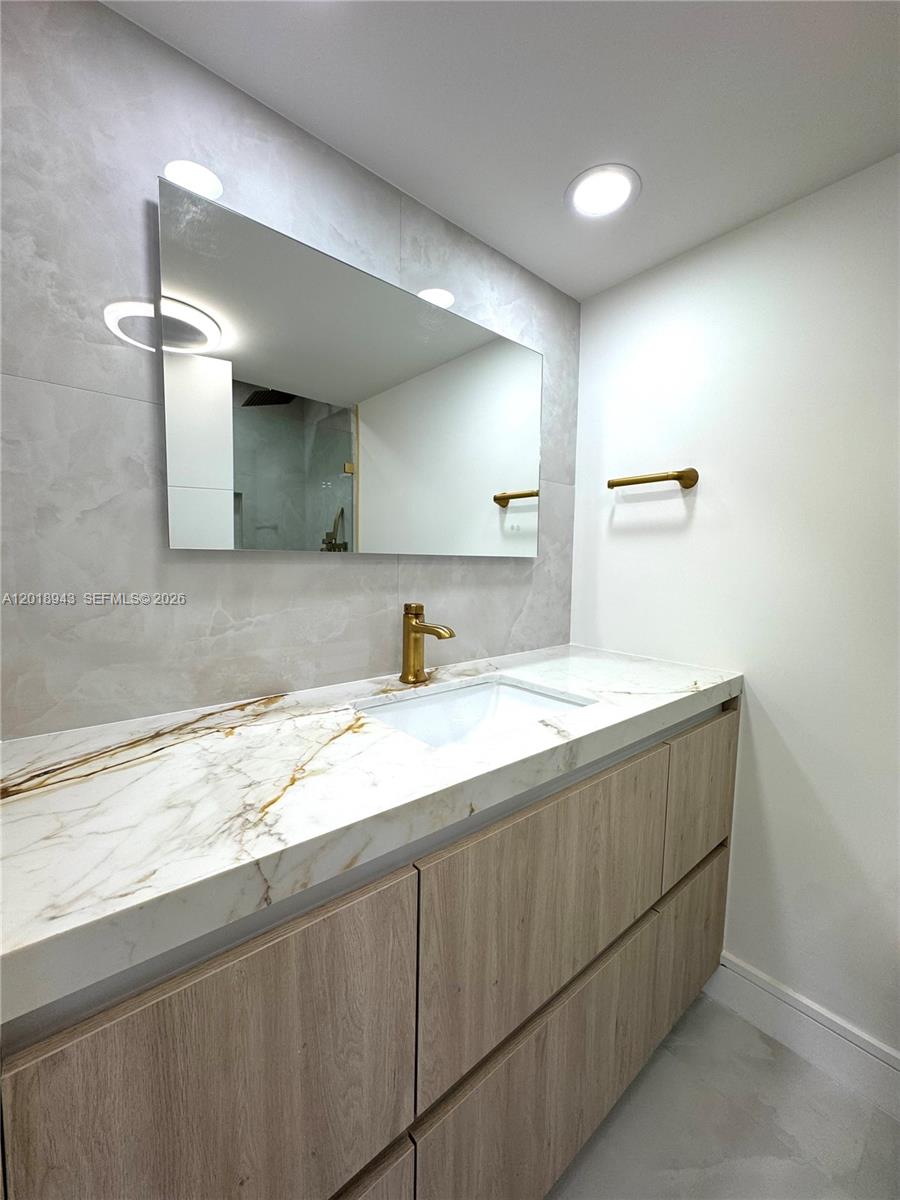 SOUTHPOINT CONDO - Residential