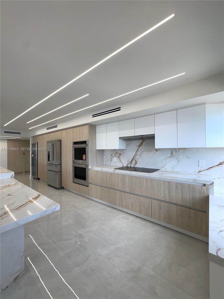 SOUTHPOINT CONDO - Residential