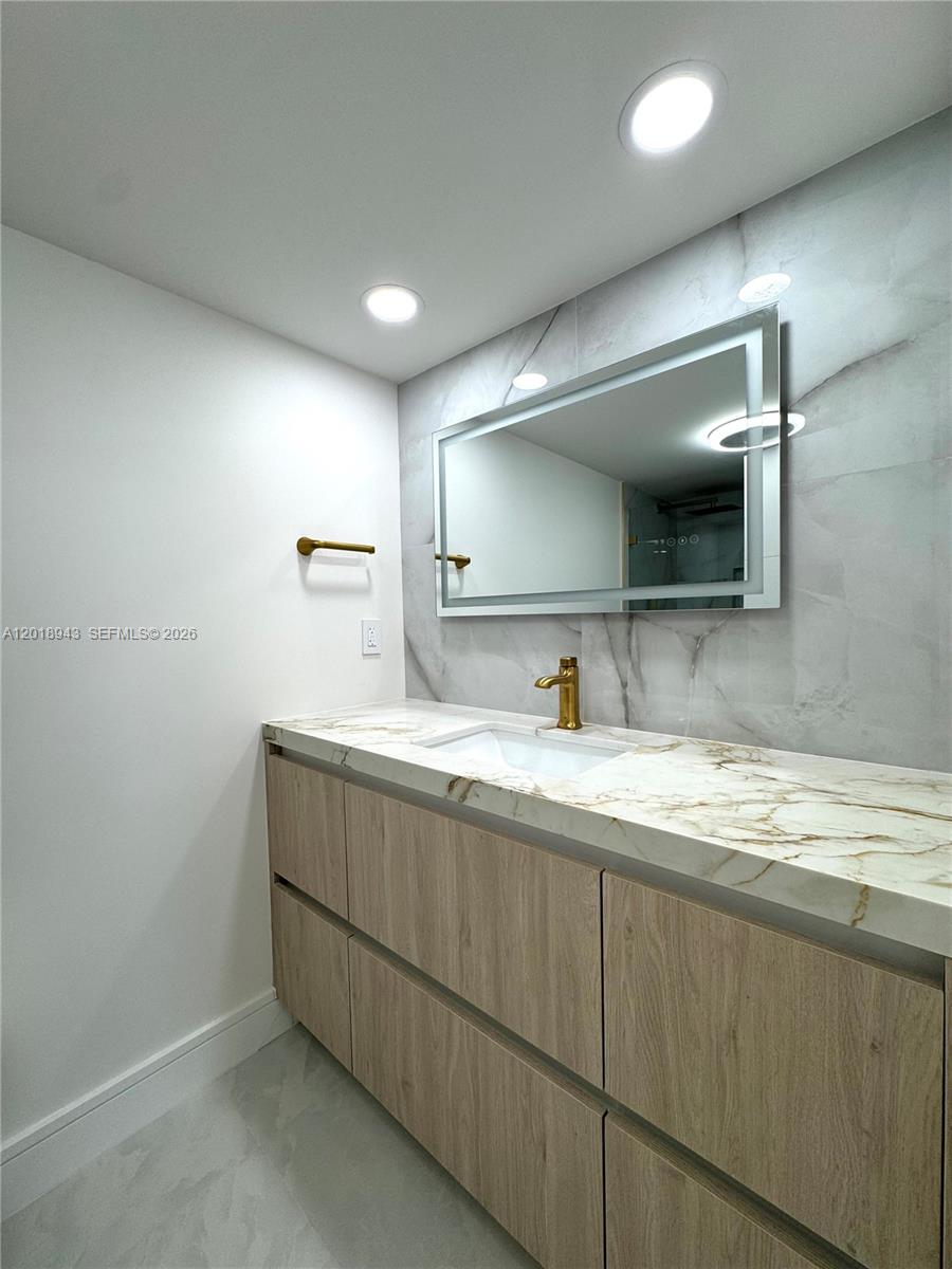 SOUTHPOINT CONDO - Residential
