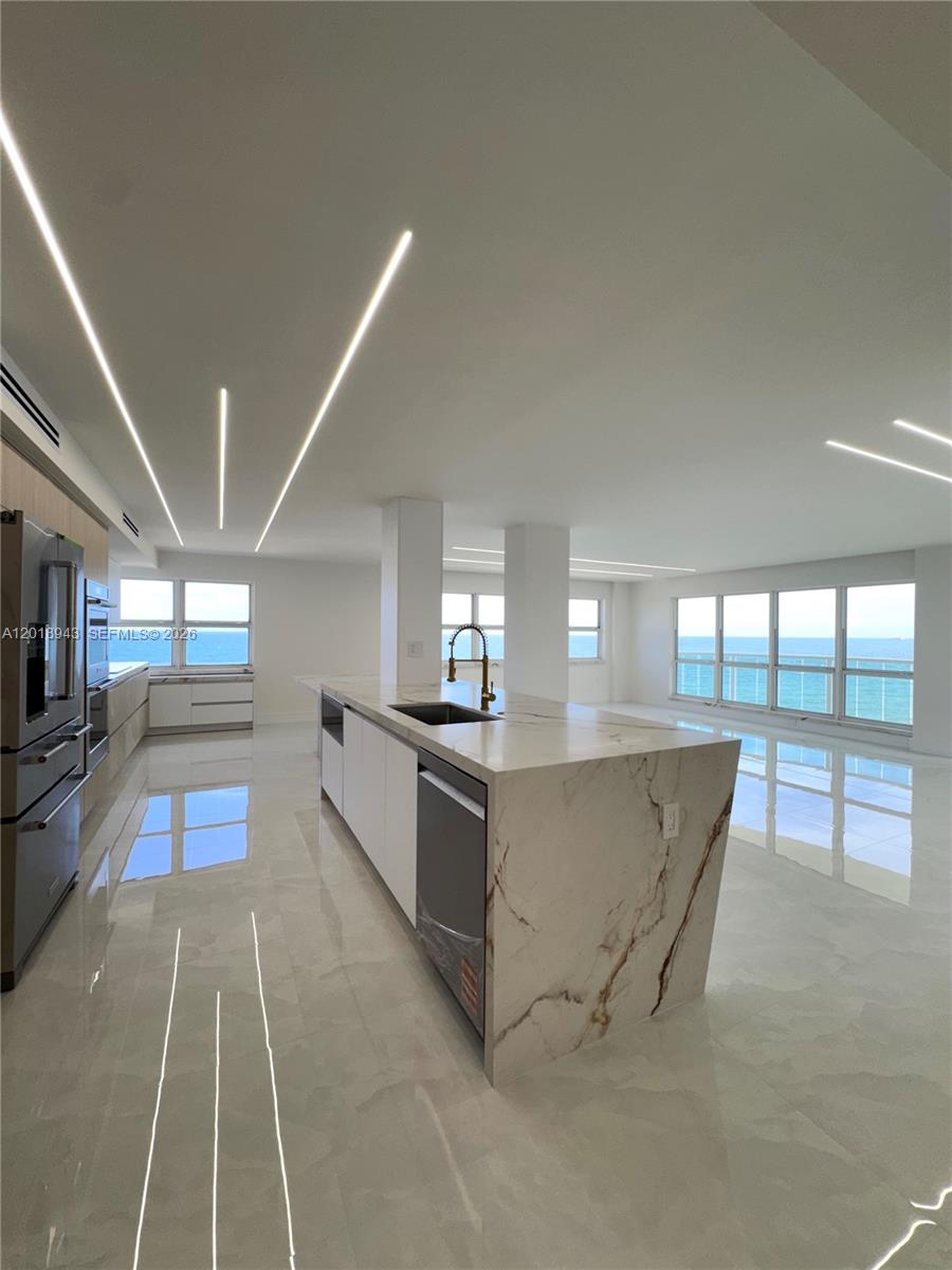 SOUTHPOINT CONDO - Residential
