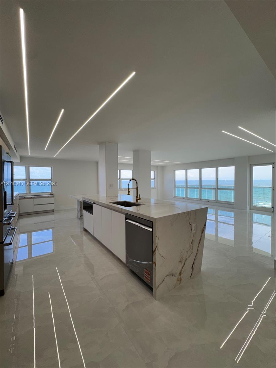 SOUTHPOINT CONDO - Residential