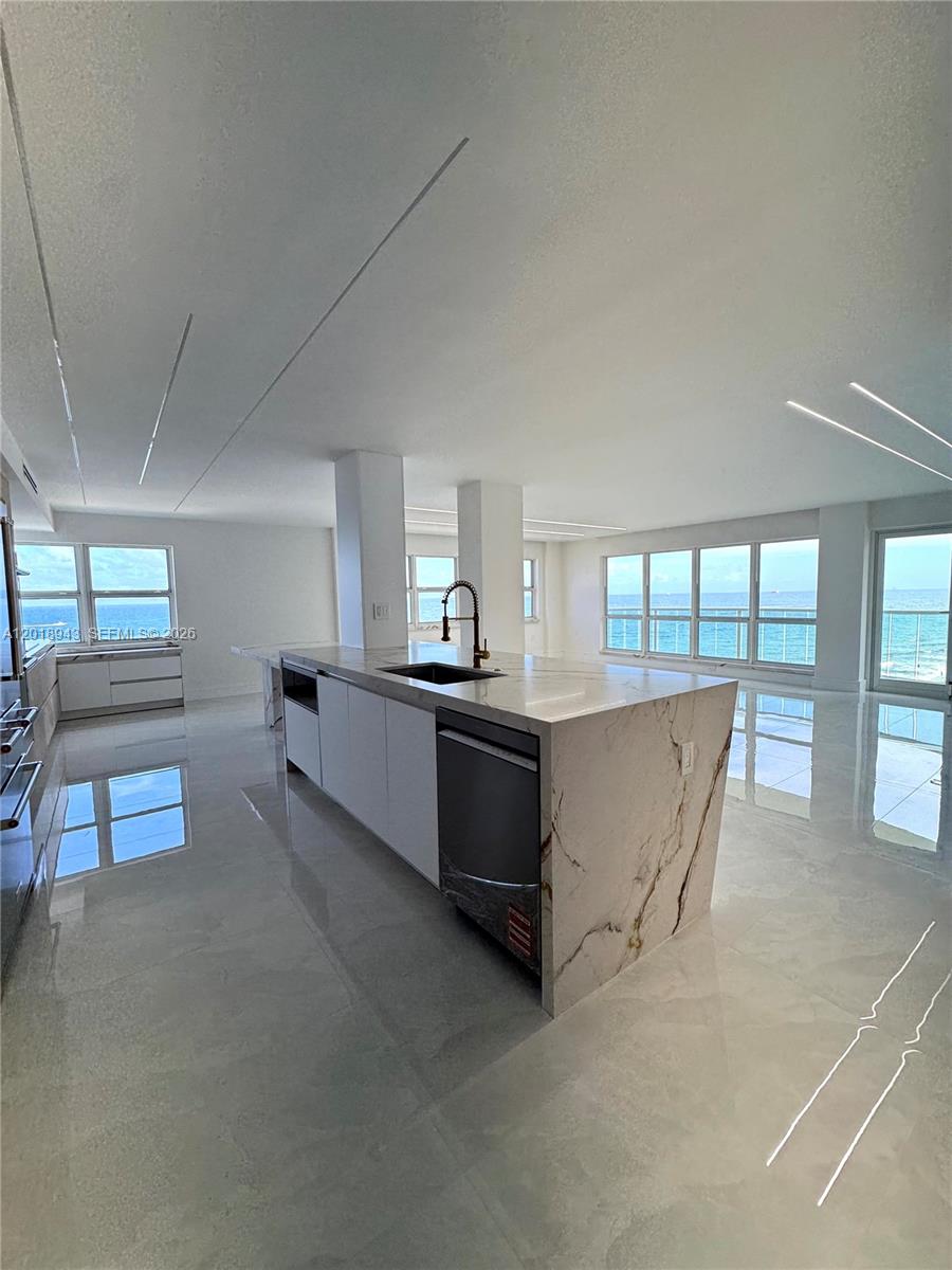 SOUTHPOINT CONDO - Residential