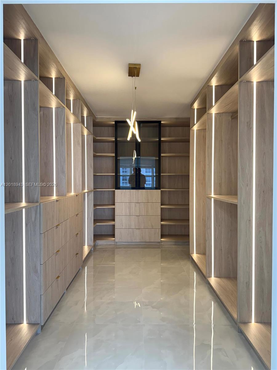 SOUTHPOINT CONDO - Residential