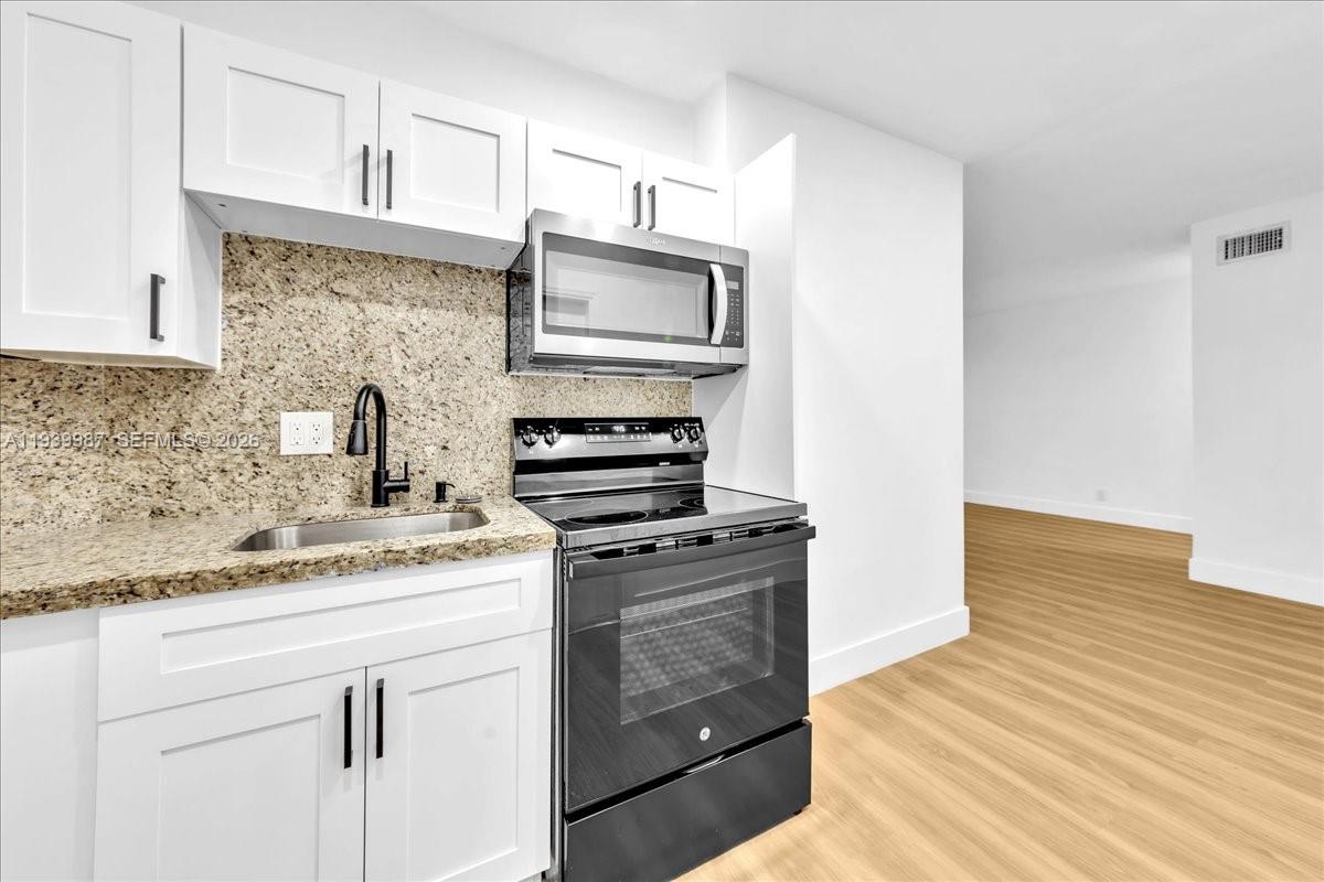 VILLAGE AT HARBOR BEACH CO - Residential Lease