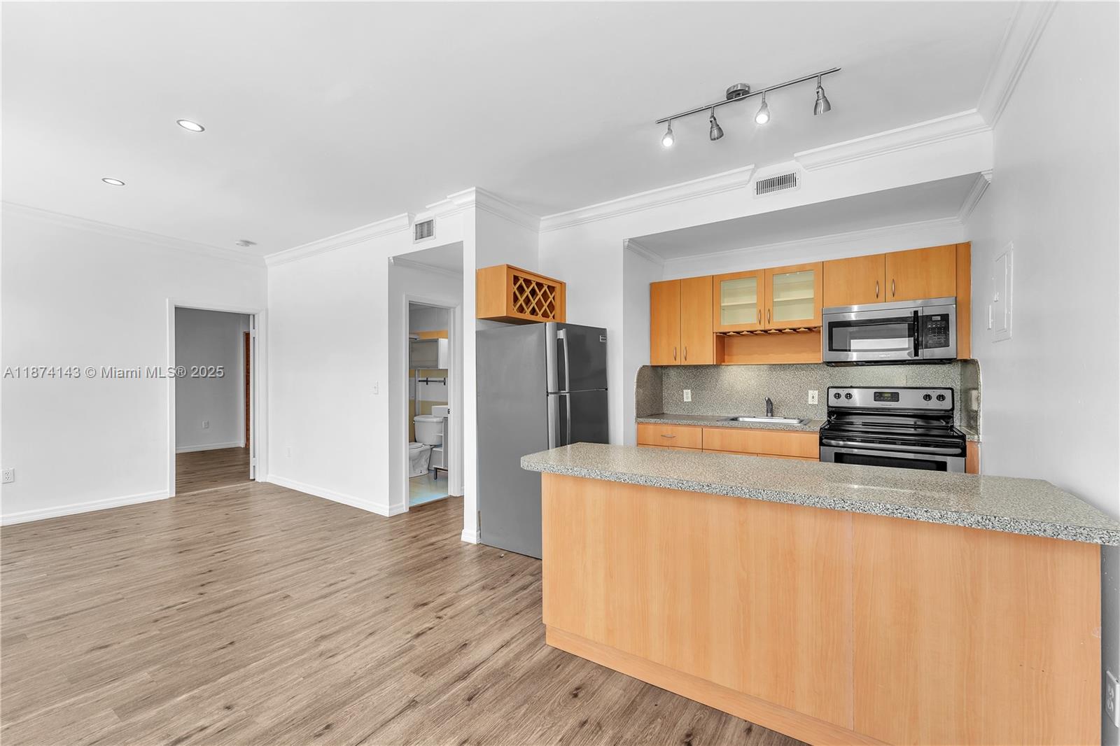 737 Jefferson Ave 305