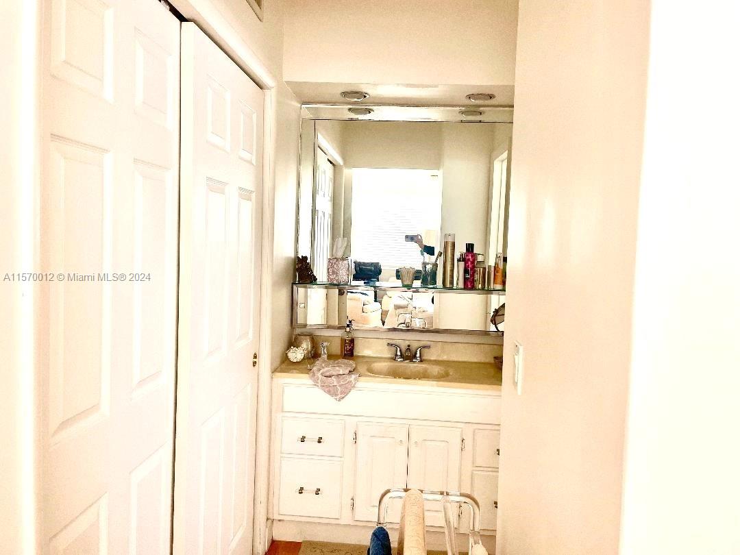 ISLE OF PARADISE CO-OP E - Residential Lease