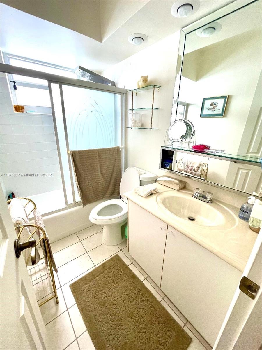 ISLE OF PARADISE CO-OP E - Residential Lease