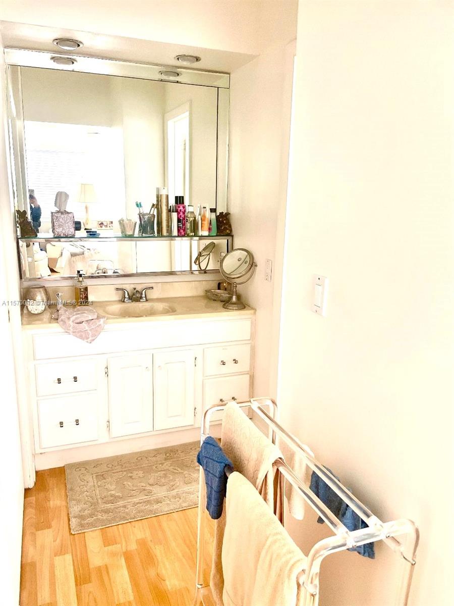 ISLE OF PARADISE CO-OP E - Residential Lease