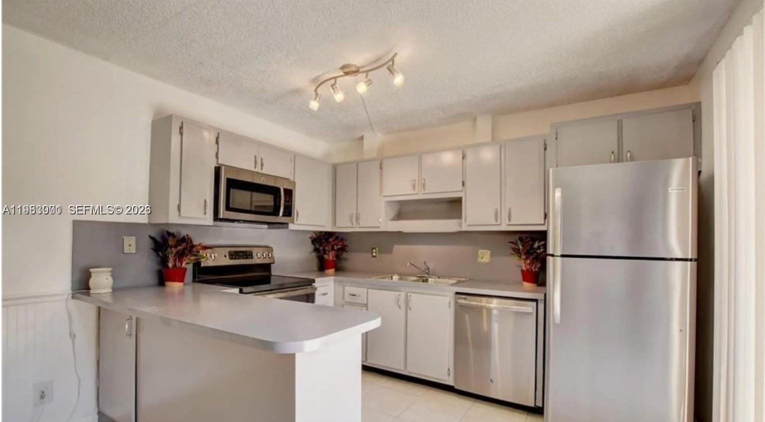 SPANISH WELLS - Residential