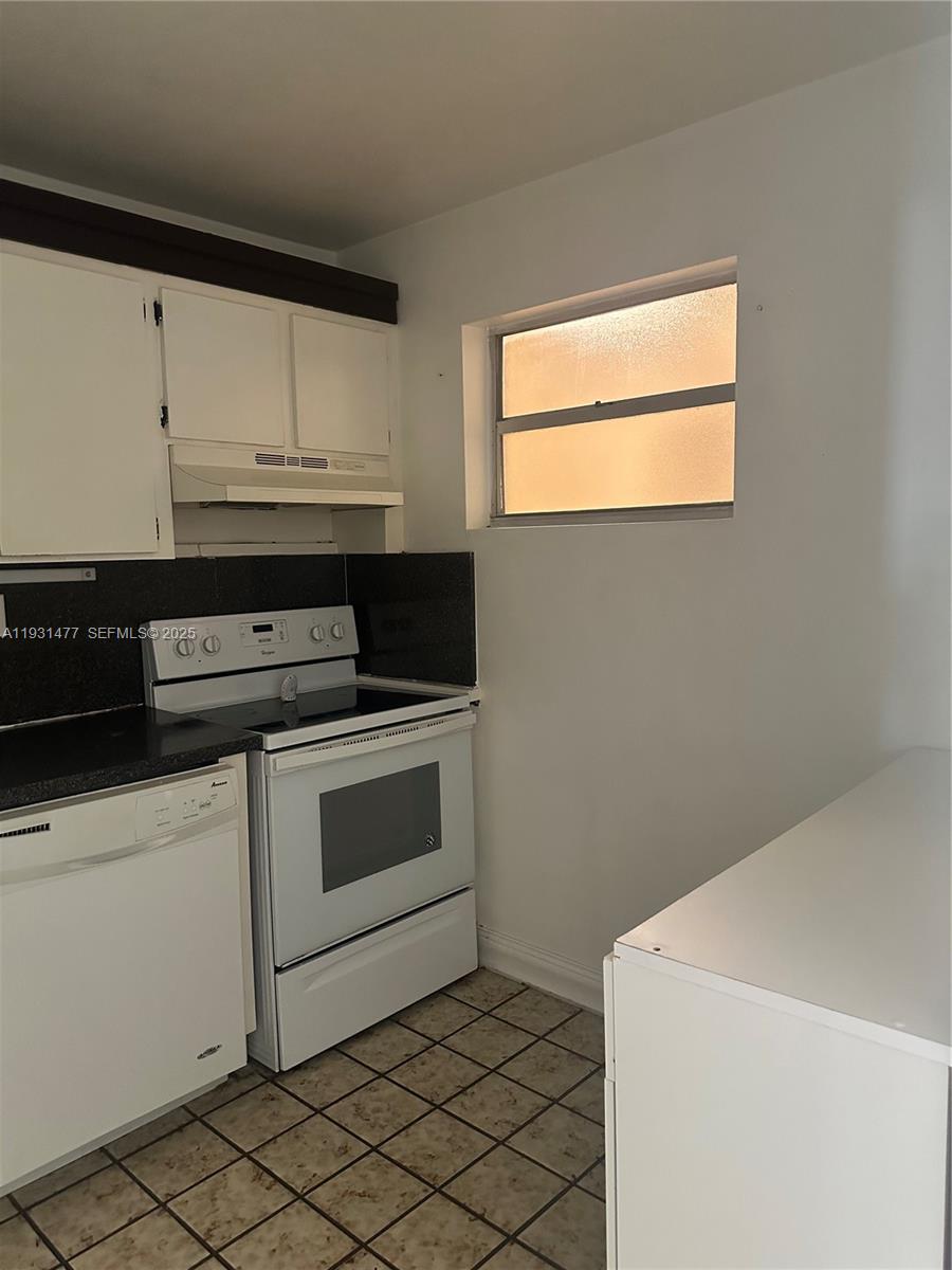 COLLINS VISTA CONDO - Residential Lease
