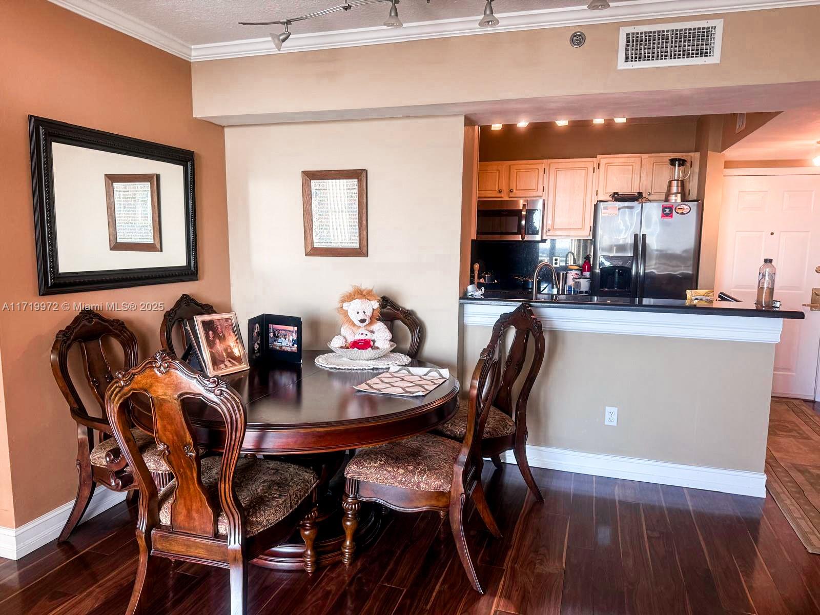 DA VINCI ON DOUGLAS CONDO - Residential
