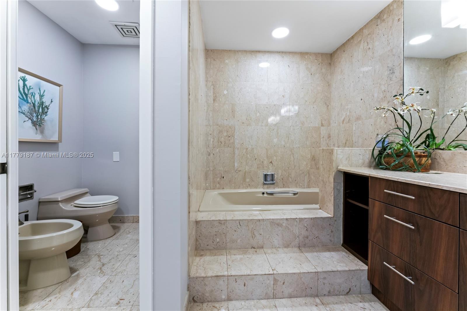 SEASIDE CONDO - Residential Lease