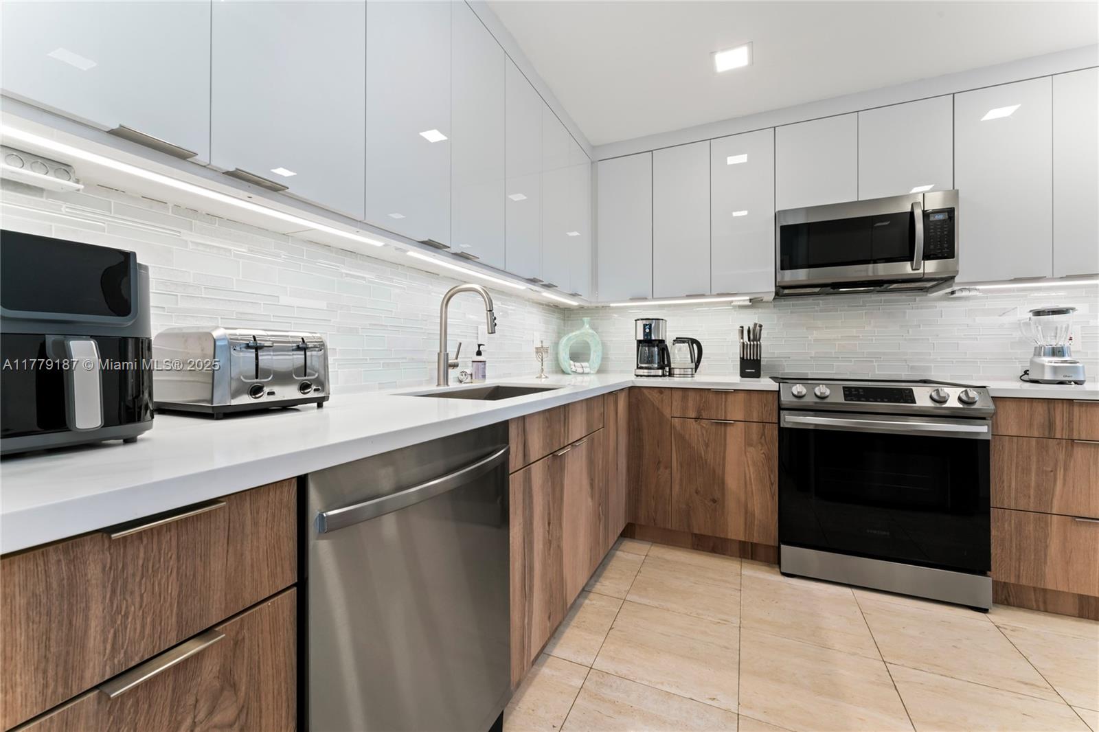 SEASIDE CONDO - Residential Lease