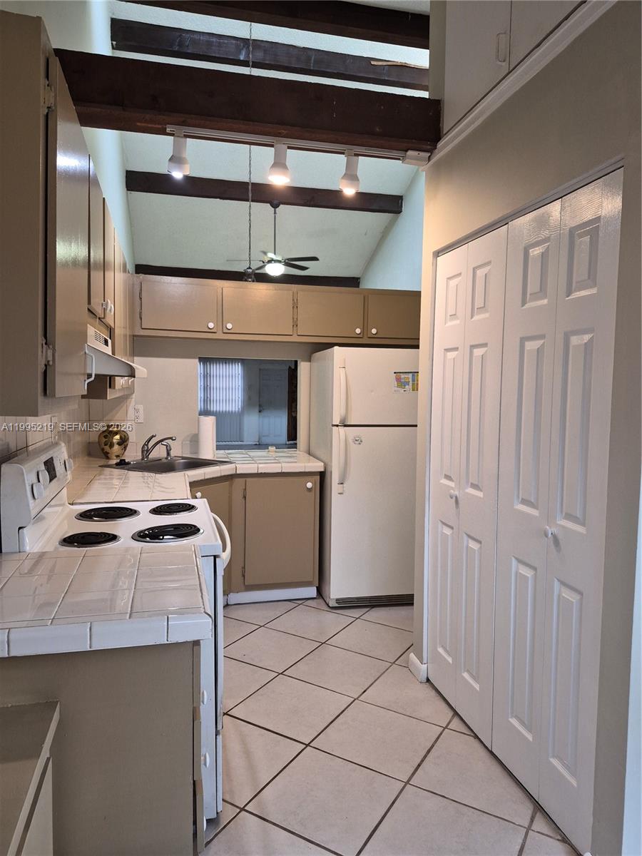 OMEGA VILLAS 1 CONDO - Residential Lease