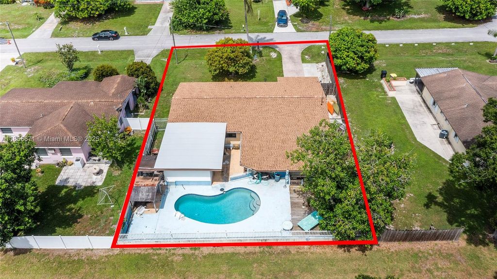 Photo of 2404 Kelly Ct, Fort Pierce, FL 34982 (MLS # A11855871)