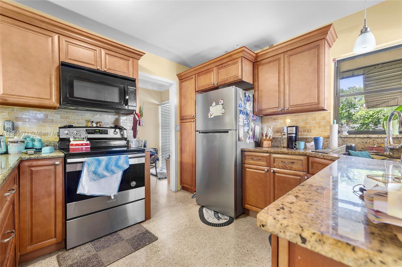 2404 Kelly Ct