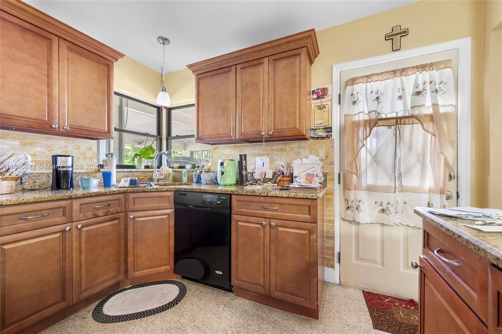2404 Kelly Ct